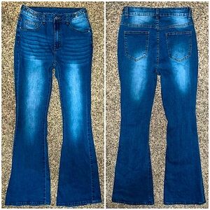 Like NEW: Distressed Flare Blue Jeans with Chain Link on Belt Loops! Size M.